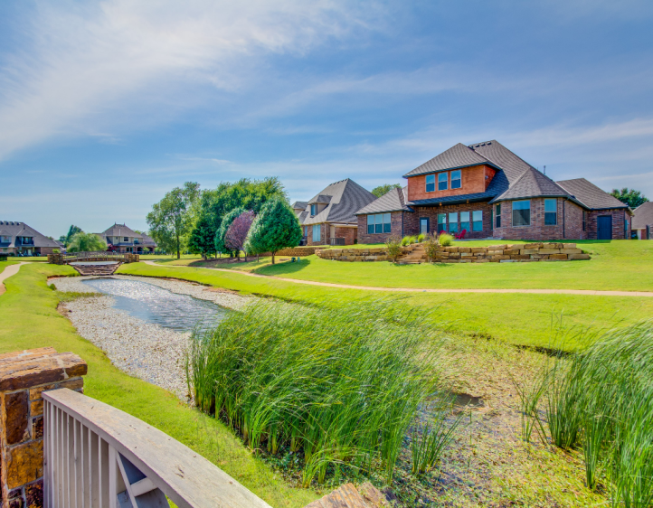 Beautiful exterior picture of custom house built by semco construction in Oklahoma City.